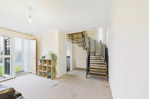 1 bedroom maisonette for sale