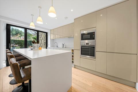 2 bedroom terraced house to rent, Parkhill Road, London NW3
