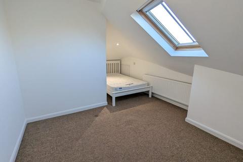 3 bedroom flat to rent, Milman Road, London NW6