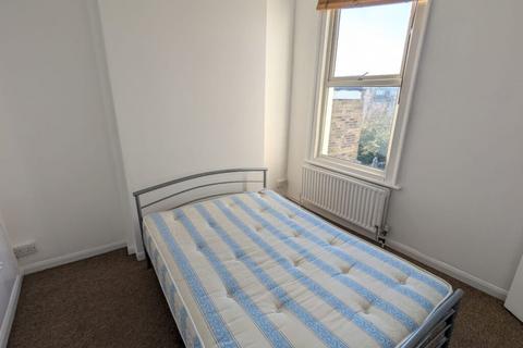 3 bedroom flat to rent, Milman Road, London NW6