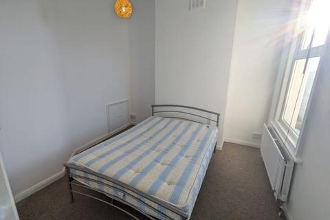 3 bedroom flat to rent, Milman Road, London NW6