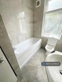 4 bedroom terraced house to rent, Off Ilford Lane, Essex, IG1