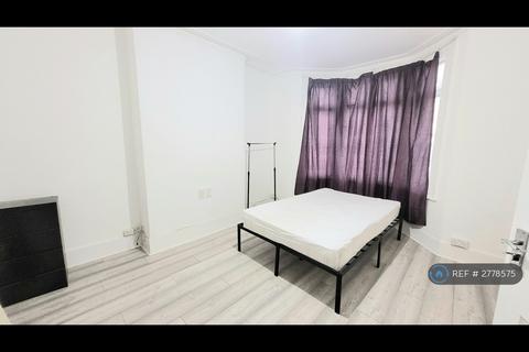 4 bedroom terraced house to rent, Off Ilford Lane, Essex, IG1