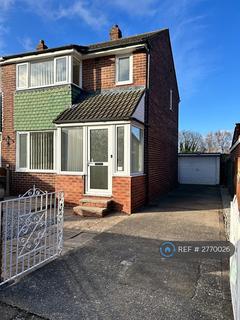3 bedroom semi-detached house to rent, Thornhill Close, Walton, Wakefield, WF2