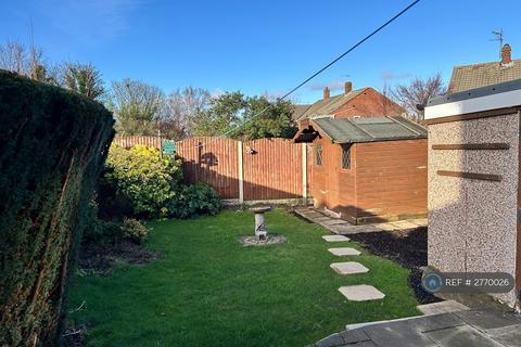 3 bedroom semi-detached house to rent, Thornhill Close, Walton, Wakefield, WF2