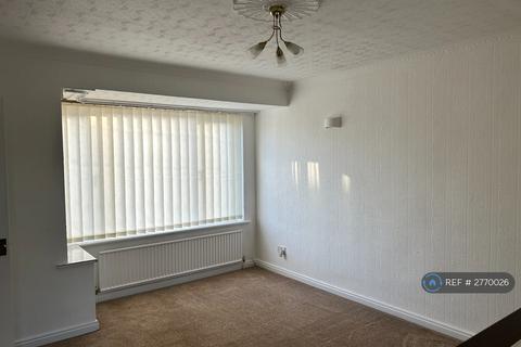 3 bedroom semi-detached house to rent, Thornhill Close, Walton, Wakefield, WF2