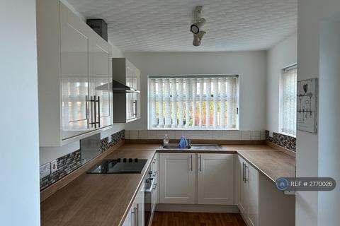 3 bedroom semi-detached house to rent, Thornhill Close, Walton, Wakefield, WF2