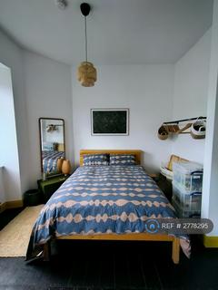 Studio to rent, Albert Street, Edinburgh, EH7