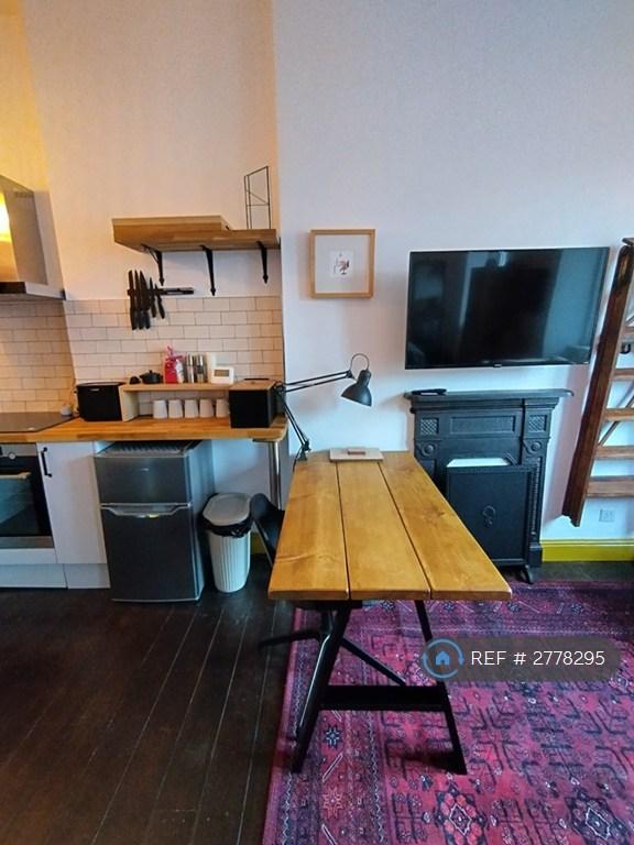 Living/Dining Area