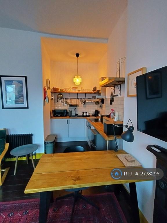 Dining/Kitchen Area
