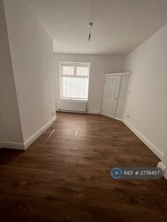 3 bedroom terraced house to rent, Copster Hill Road, Oldham, OL8