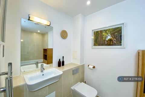 1 bedroom flat to rent, Bloemfontein Road, London, W12