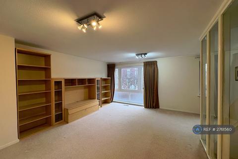 4 bedroom terraced house to rent, Turnpike Link, Croydon, CR0