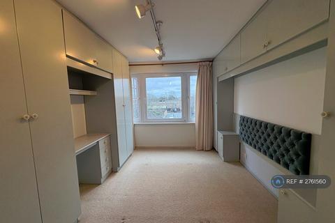 4 bedroom terraced house to rent, Turnpike Link, Croydon, CR0