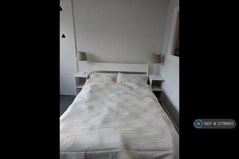 1 bedroom in a house share to rent, Teignmouth Road, London, NW2