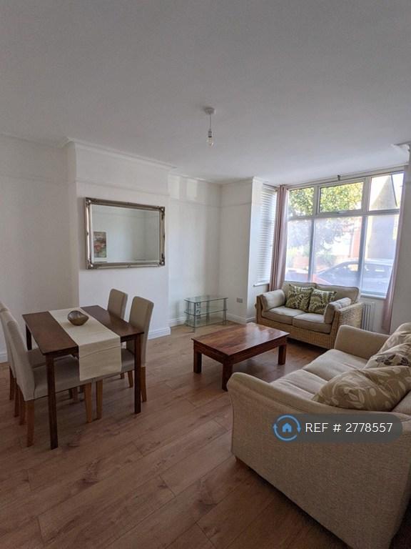 Sitting Room/Dining Room