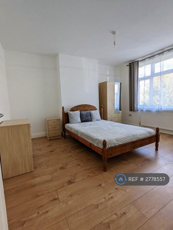 Upstairs Front Bedroom