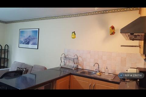 1 bedroom flat to rent, Heath Road, Hounslow, TW3