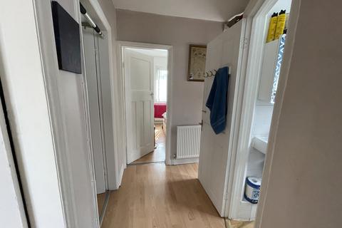 undefined, Western Avenue, Greenford, UB6