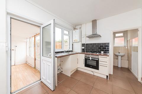 3 bedroom semi-detached house to rent, Frimley Road, Camberley