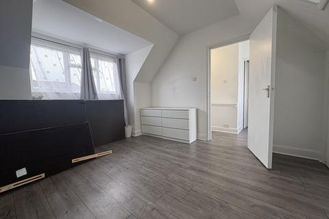 3 bedroom apartment to rent, Adelaide Grove, London W12