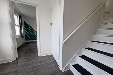 3 bedroom apartment to rent, Adelaide Grove, London W12