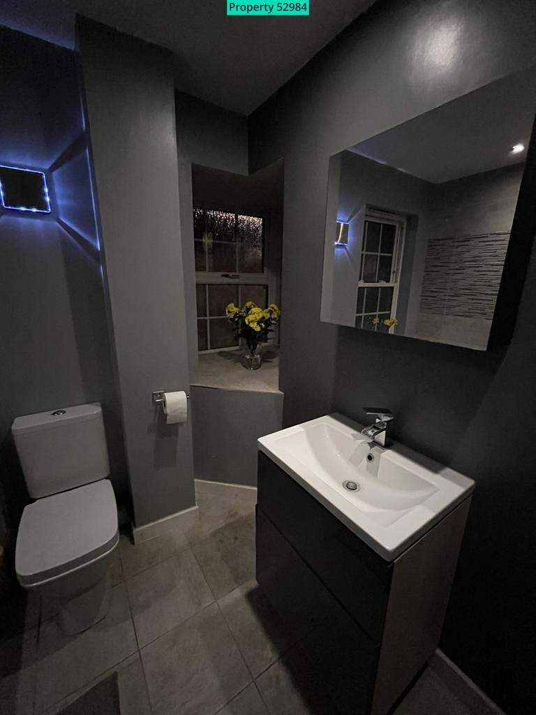 Master Bedroom En-suite Bathroom