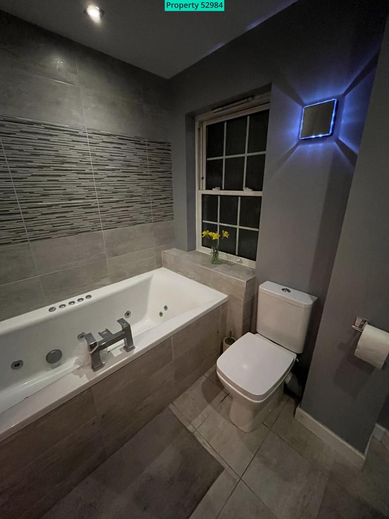 Master Bedroom En-suite Bathroom