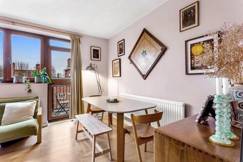 2 bedroom flat for sale, Shakspeare Walk, London, N16
