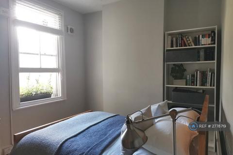 1 bedroom flat to rent, Battersea, London, SW8