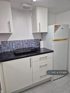 Studio to rent, Earley, Reading, RG6