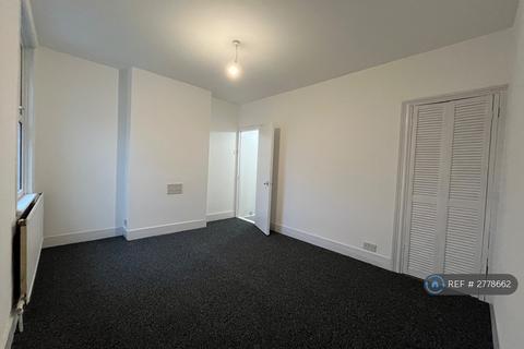 3 bedroom terraced house to rent, Gordon Road, Chatham, ME4
