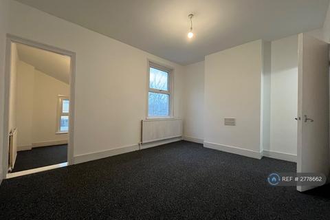 3 bedroom terraced house to rent, Gordon Road, Chatham, ME4