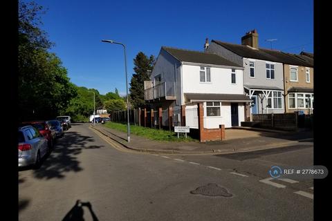 1 bedroom detached house to rent, Clavering Road, London, E12