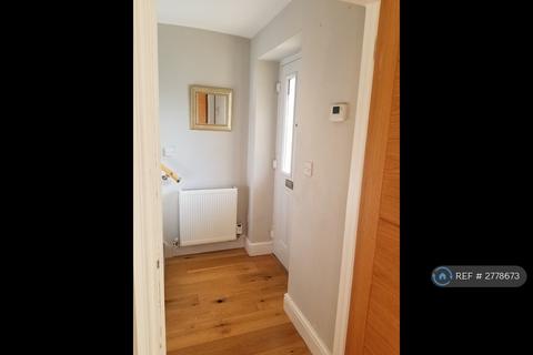 1 bedroom detached house to rent, Clavering Road, London, E12