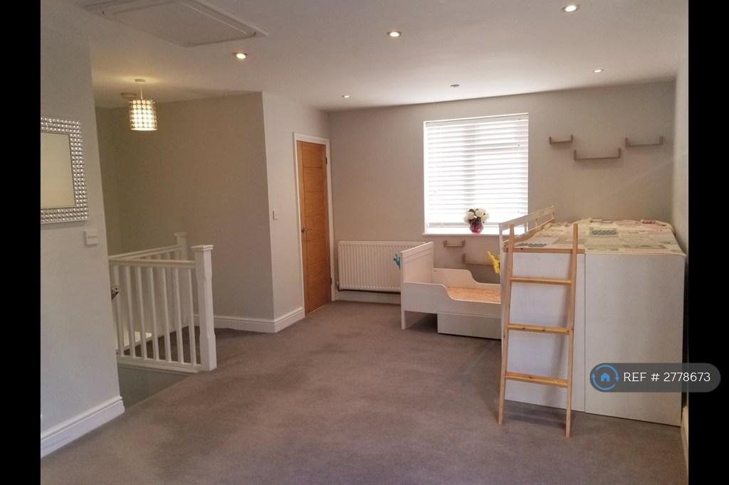 Bedroom, Walk In Wardrobe At Back