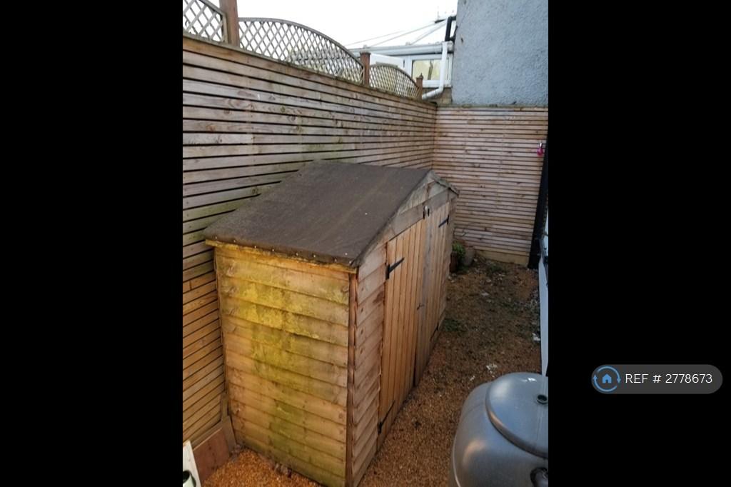 Lockable Shed w/Fixed Sheffield Bike Stand.