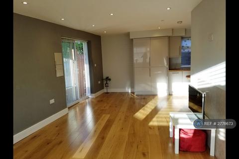 1 bedroom detached house to rent, Clavering Road, London, E12