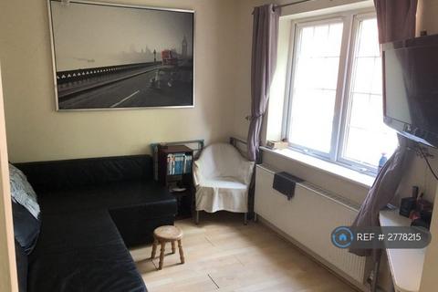 4 bedroom end of terrace house to rent, Grosvenor Cottages, York, YO30