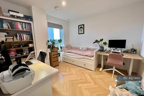 2 bedroom flat to rent, Birch House, London, SE3