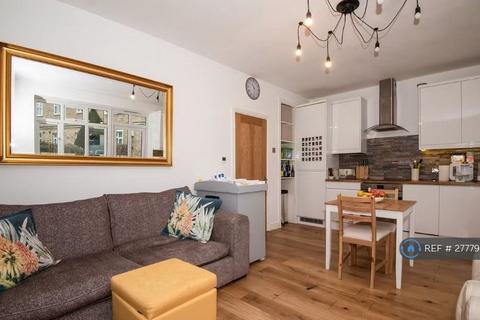 1 bedroom flat to rent, Garrick House, London, SW16