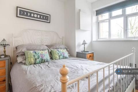 1 bedroom flat to rent, Garrick House, London, SW16