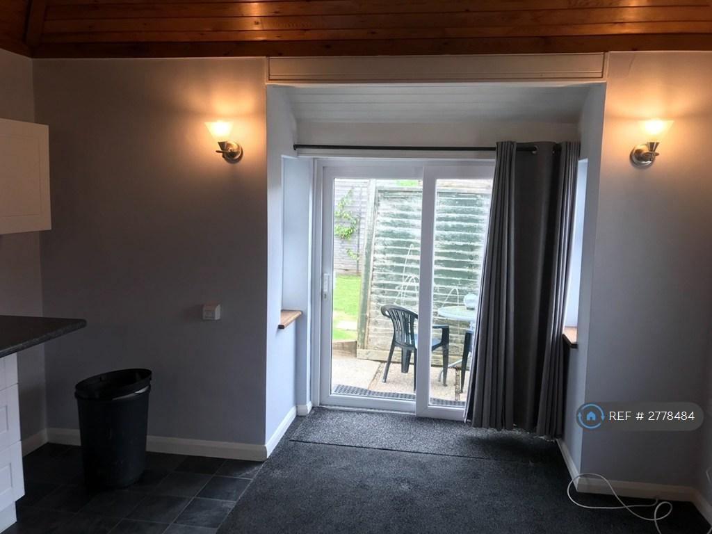 Sliding Door To Patio 0/Side Space