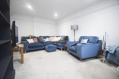 3 bedroom terraced house to rent, Abbey Road, Basingstoke RG24