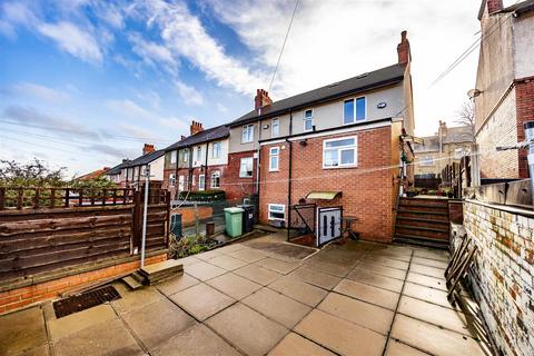 3 bedroom end of terrace house for sale, Lynndale Avenue, Huddersfield HD2