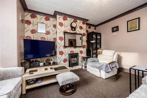 3 bedroom end of terrace house for sale, Lynndale Avenue, Huddersfield HD2