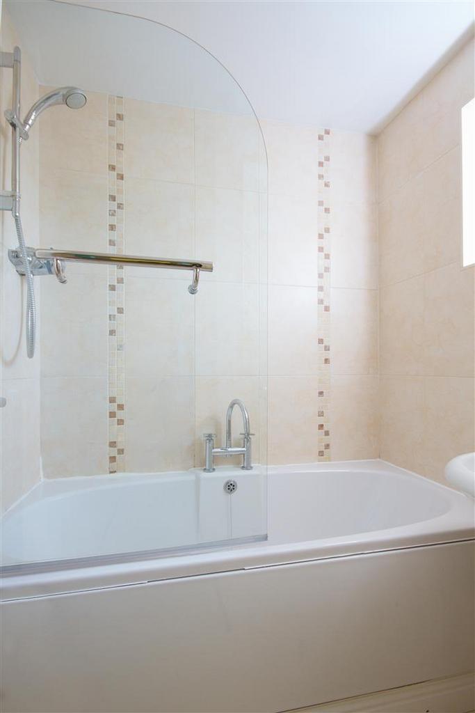 Bathroom (2).jpg
