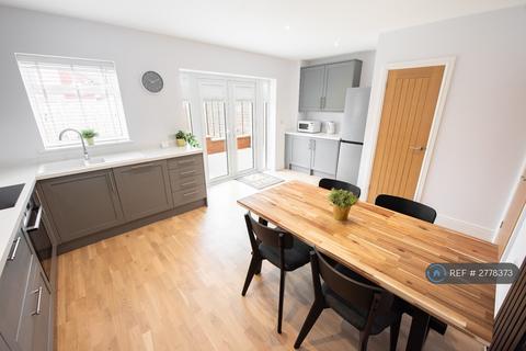 3 bedroom detached house to rent, Kings Road, Harwich, CO12