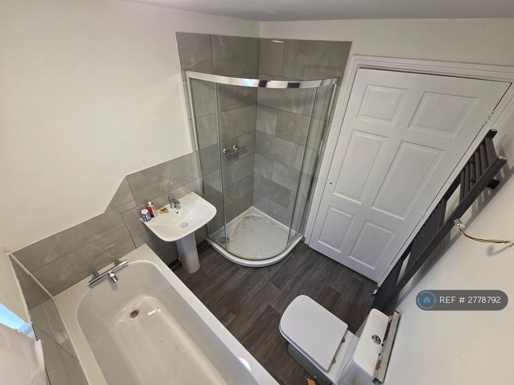 Bathroom (Ground Floor)