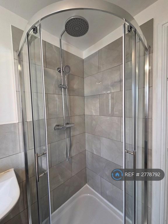 Bathroom (Ground Floor)